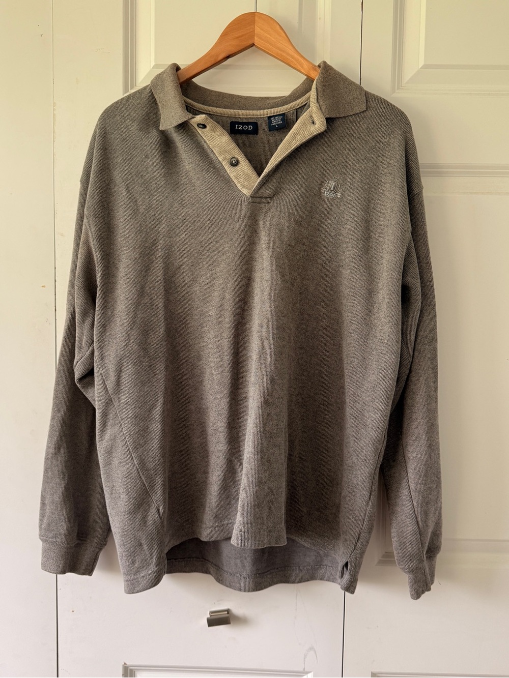 Izod Men's V-Neck Polo Sweater in Heather Gray with Contrast Placket